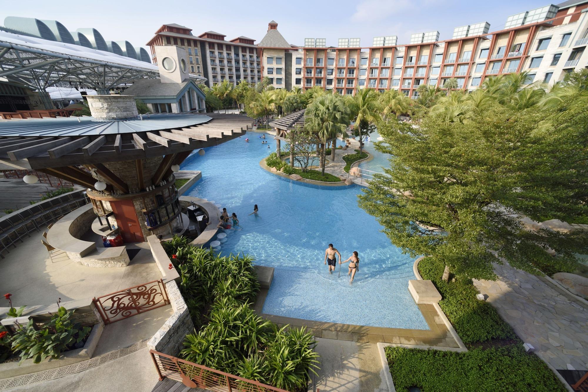 Resorts World Sentosa - Hotel Singapore Eksteriør billede The pool at the resort