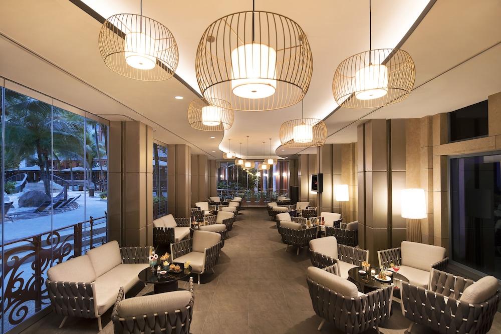 Resorts World Sentosa - Hotel Singapore Eksteriør billede The interior of the lounge