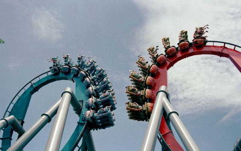 Resorts World Sentosa - Hotel Singapore Eksteriør billede The two trains of the Dragon roller coaster