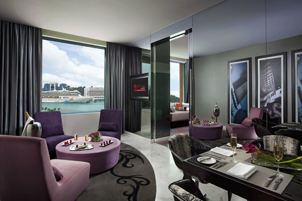 Resorts World Sentosa - Hotel Singapore Eksteriør billede A suite at the W Hotel, Hong Kong